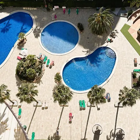 Apartment With Pool & Gym