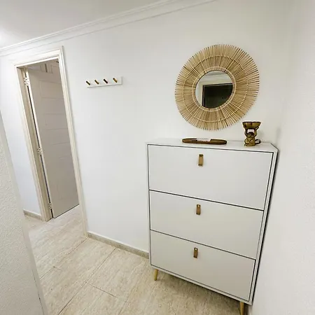 Apartment With Pool & Gym *