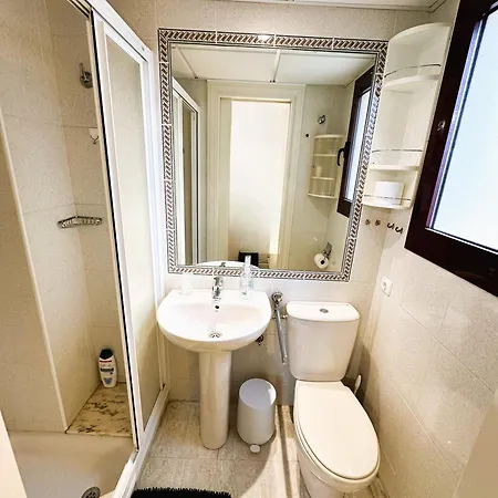 With Pool & Gym Apartment *