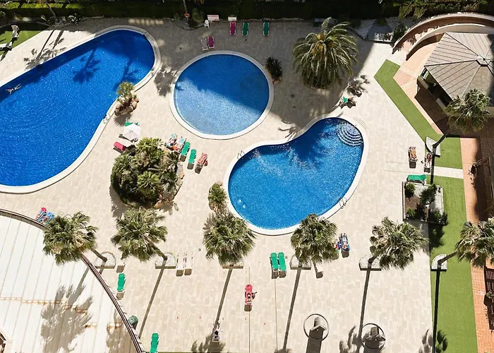 Apartment With Pool & Gym