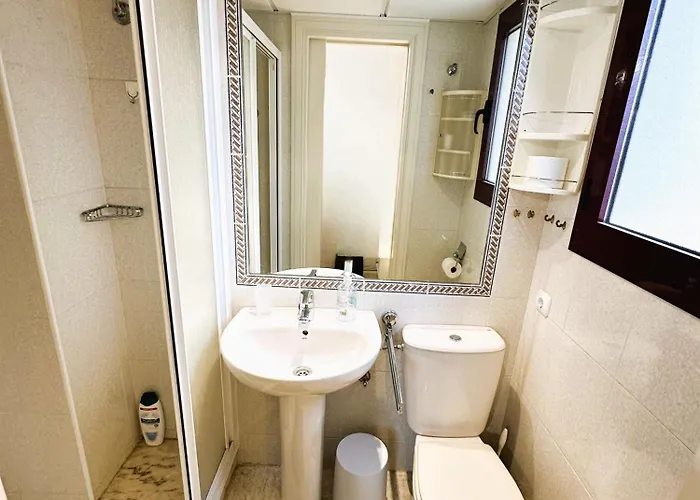 With Pool & Gym Apartment *